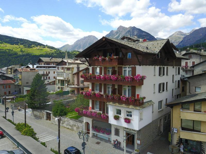 Meuble Garni Della Contea Hotel Bormio Exterior photo